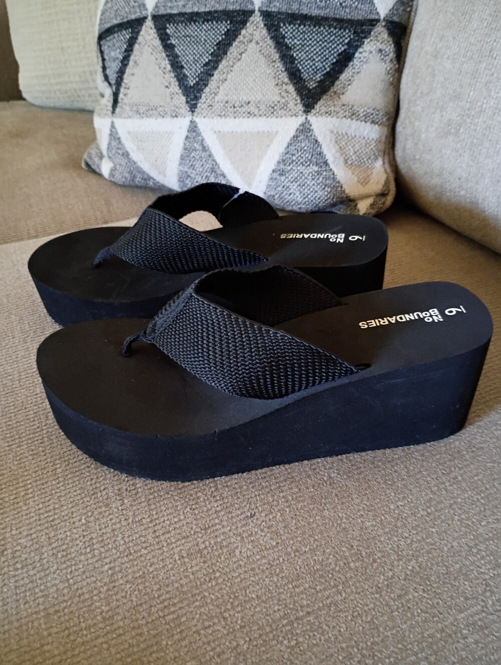 NOBO THONG SANDALS--NWT